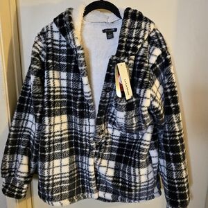 🖤 Plaid Sherpa Hooded Jacket – Black & White – Women’s  (NWT)